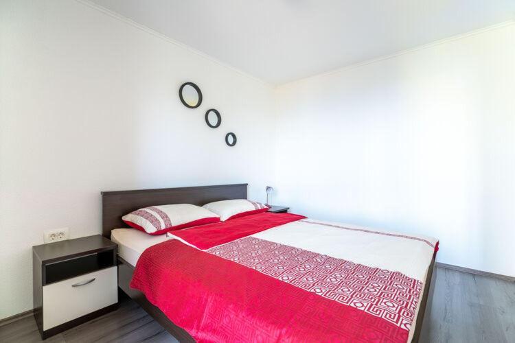 Apartments Nika With Swimming Pool And Beautiful Sea View Dobreć Exterior foto